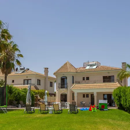 Willa Sunnyvillas: 4br Seafront Villa*private Pool*bw44 Protaras